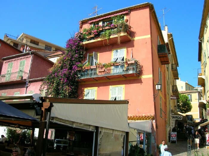 Mur fleuri Villefranche-sur-Mer C�te d'Azur