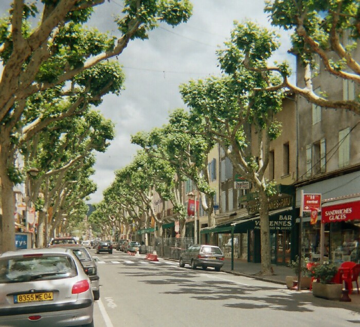 Rue Digne-les-Bains  c�te d'azur
