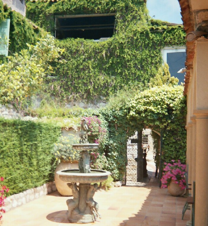 fontaine ruelle eze c�te d'azur