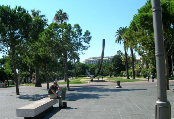 Sculpture bernar venet jardin albert 1er nice c�te d'azur