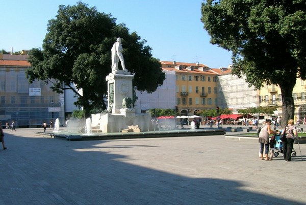 fontaine place garibaldi nice c�te d'azur