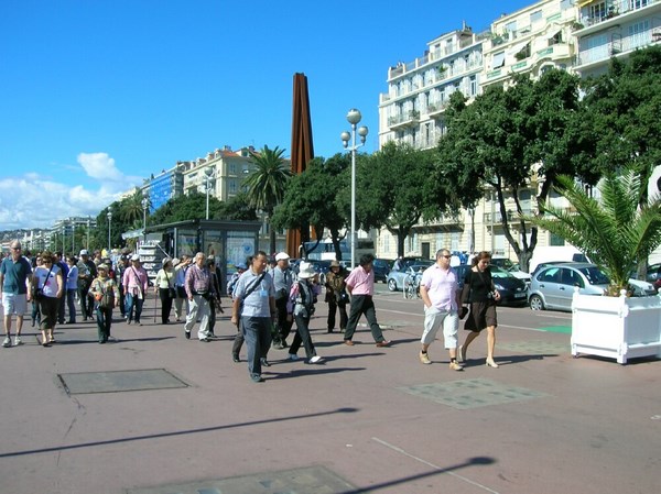 Sculpture bernar venet Promenade des anglais nice c�te d'azur