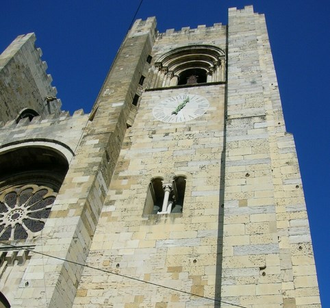  Facade cath�drale lisbonne portugal