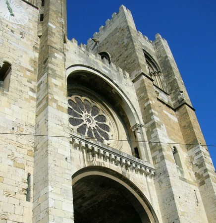  Facade cath�drale lisbonne portugal